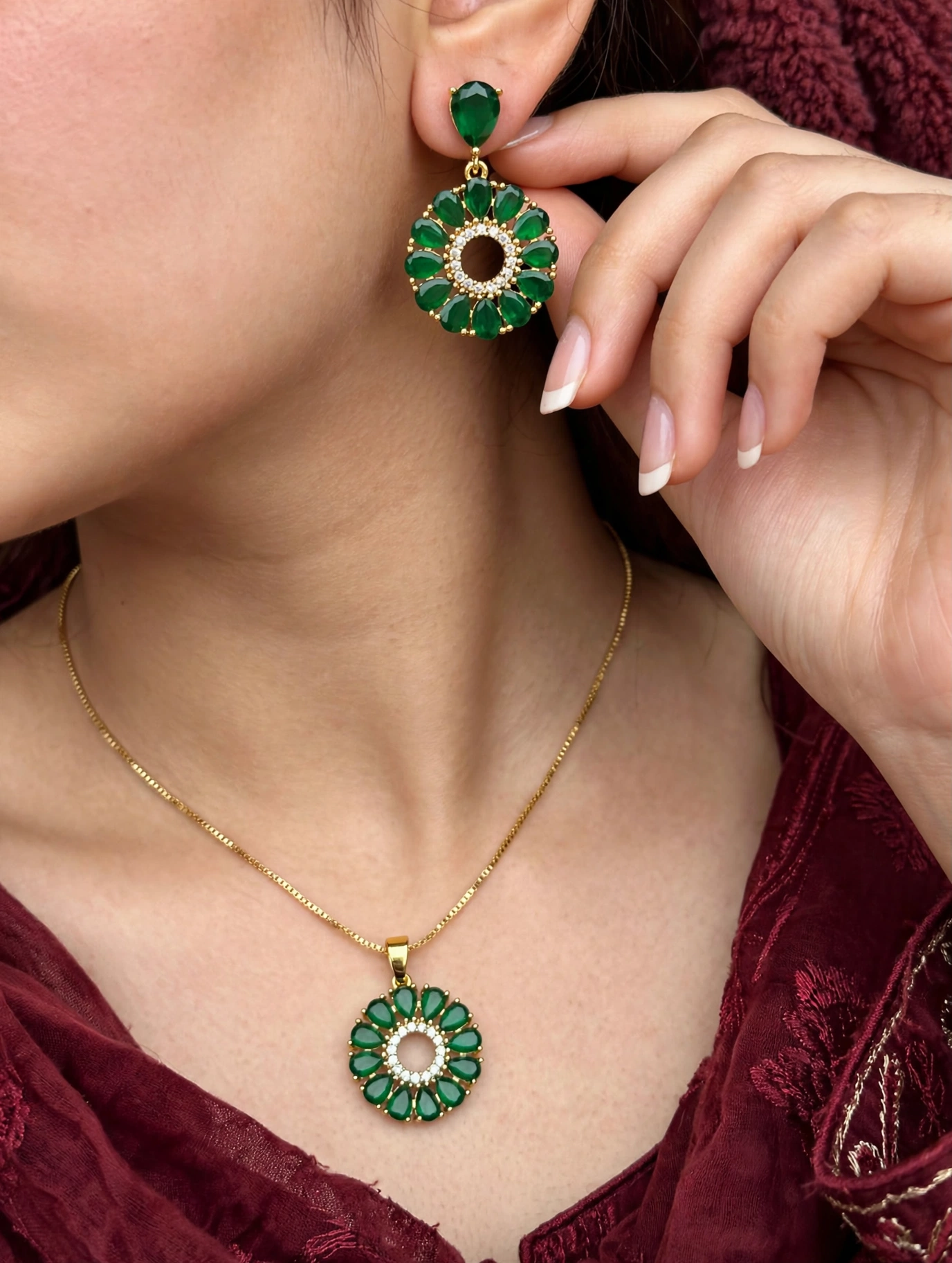 Gold Emerald Wreath Pendant Set with Earrings - Image 2