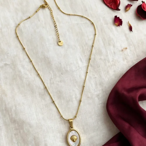 Gold Shell Mother of Pearl Pendant Necklace