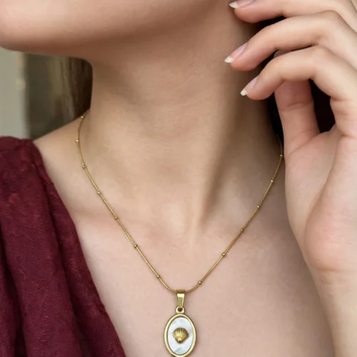 Gold Shell Mother of Pearl Pendant Necklace