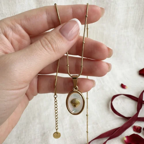 Gold Shell Mother of Pearl Pendant Necklace